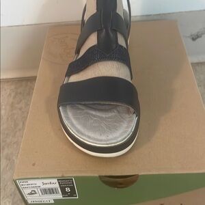 Jambu Black and Cream Sandals